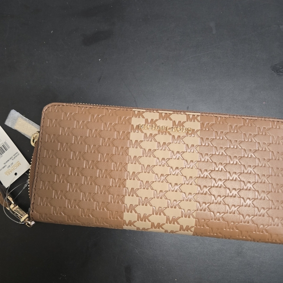 NWT Michael Kors  womens jet set Continental camel full zip wallet - Picture 2 of 10
